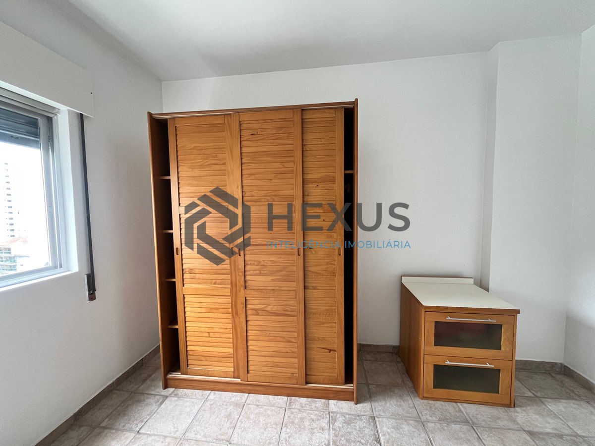 Foto 17 de Apartamento com varanda a uma quadra da Praia das Pitangueiras, Guaruja