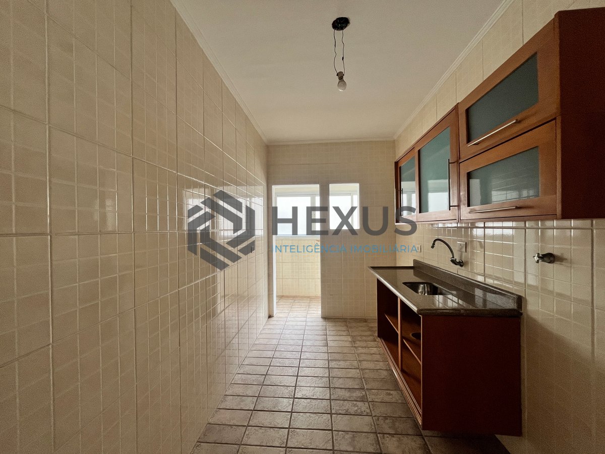 Foto 6 de Apartamento com varanda a uma quadra da Praia das Pitangueiras, Guaruja