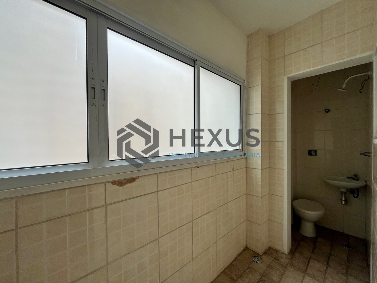 Foto 8 de Apartamento com varanda a uma quadra da Praia das Pitangueiras, Guaruja