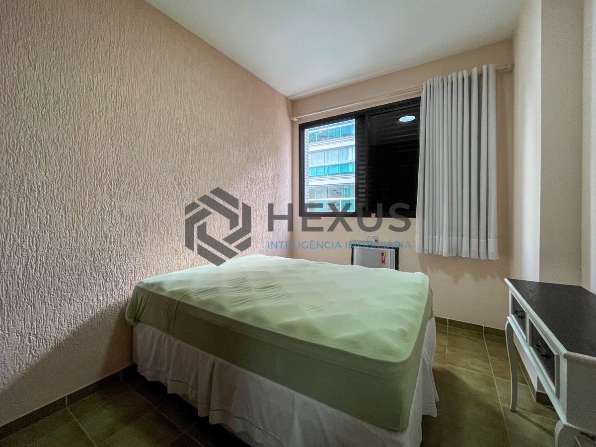 Foto 14 de Apartamento com varanda e lazer a uma quadra da Praia das Pitangueiras, Guaruja