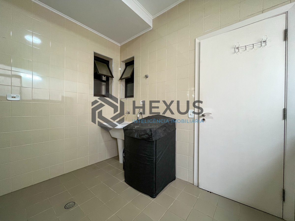 Foto 26 de Apartamento com varanda e lazer a uma quadra da Praia das Pitangueiras, Guaruja