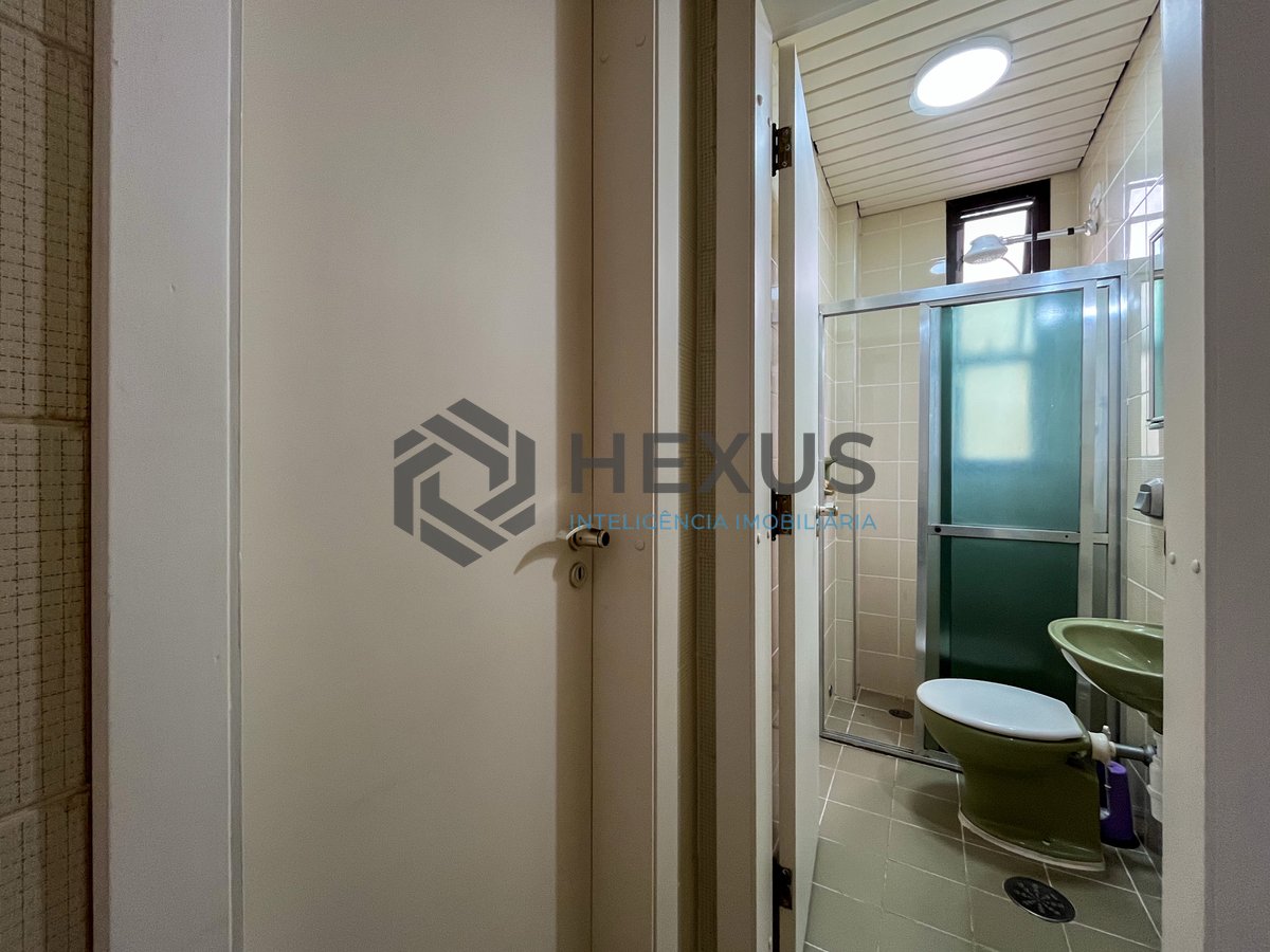 Foto 27 de Apartamento com varanda e lazer a uma quadra da Praia das Pitangueiras, Guaruja