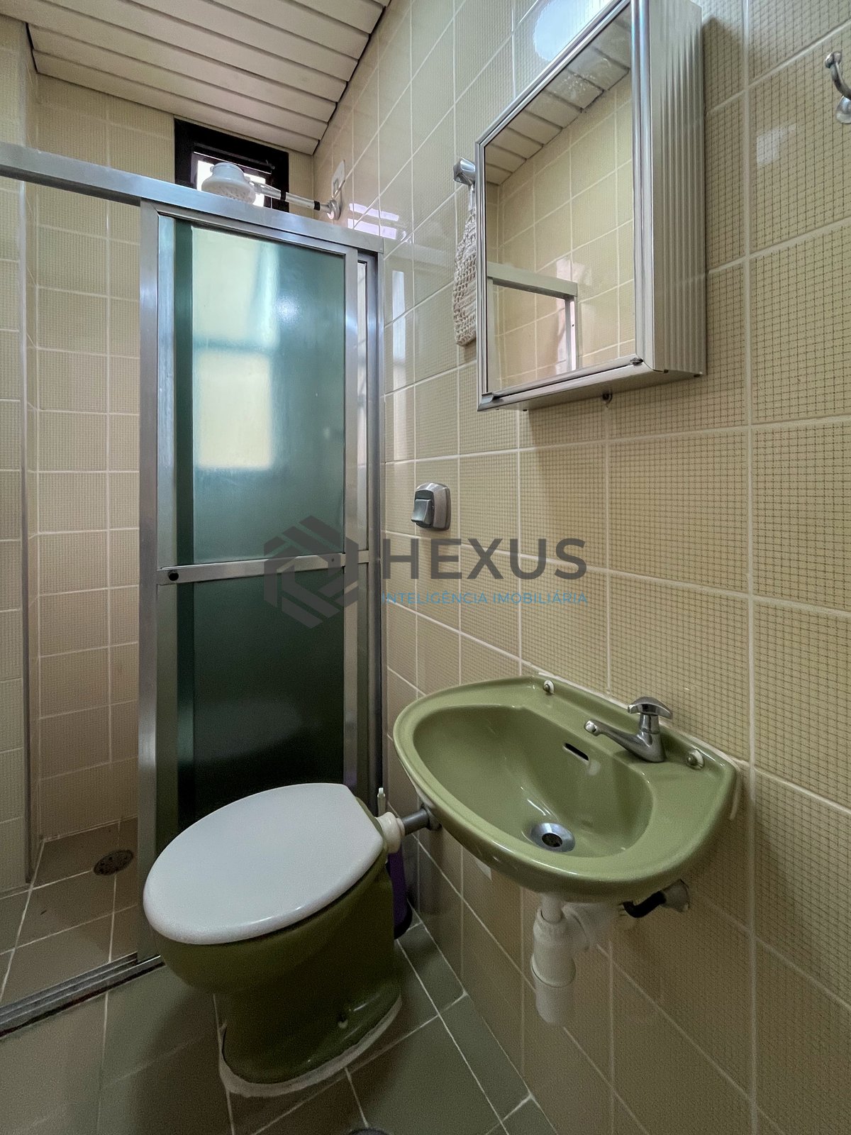 Foto 28 de Apartamento com varanda e lazer a uma quadra da Praia das Pitangueiras, Guaruja
