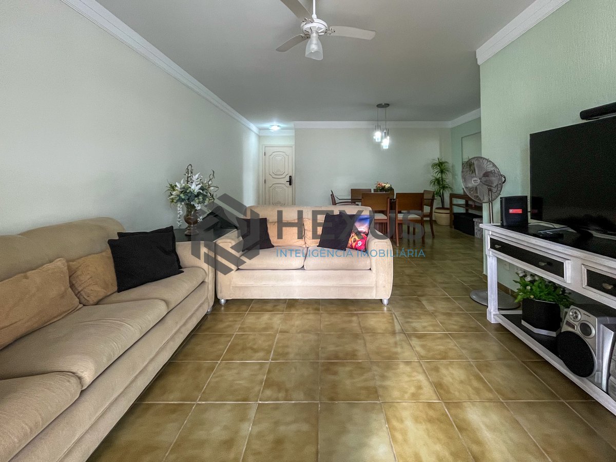 Foto 4 de Apartamento com varanda e lazer a uma quadra da Praia das Pitangueiras, Guaruja