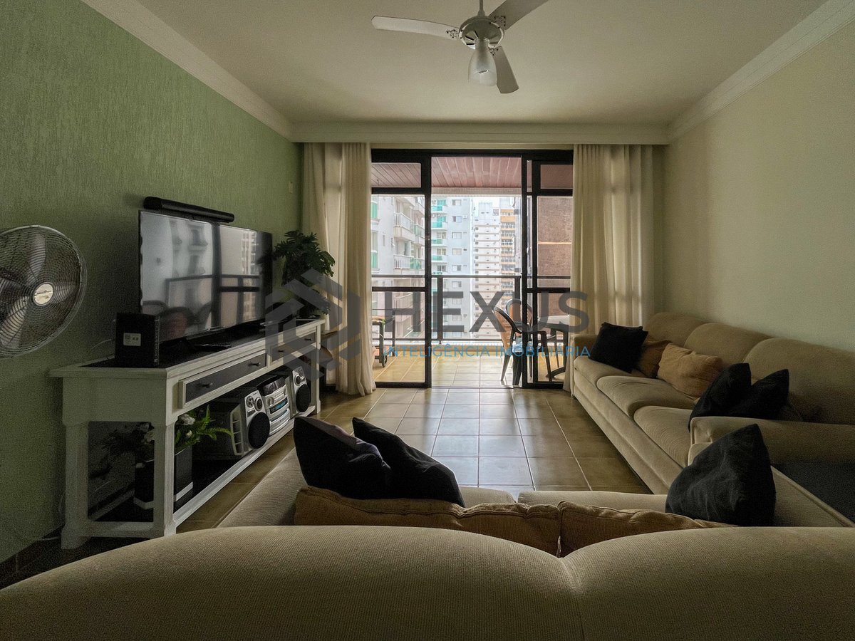 Foto 6 de Apartamento com varanda e lazer a uma quadra da Praia das Pitangueiras, Guaruja