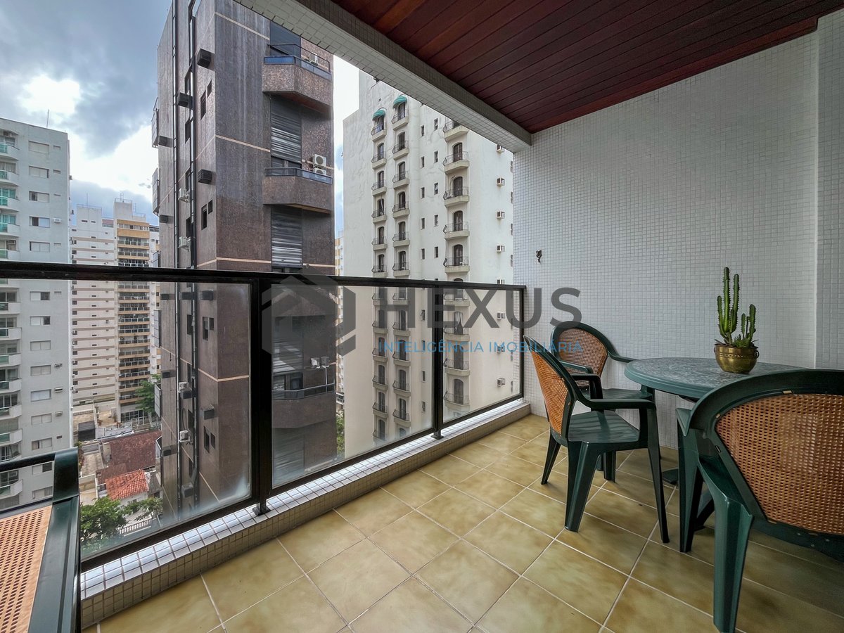 Foto 7 de Apartamento com varanda e lazer a uma quadra da Praia das Pitangueiras, Guaruja