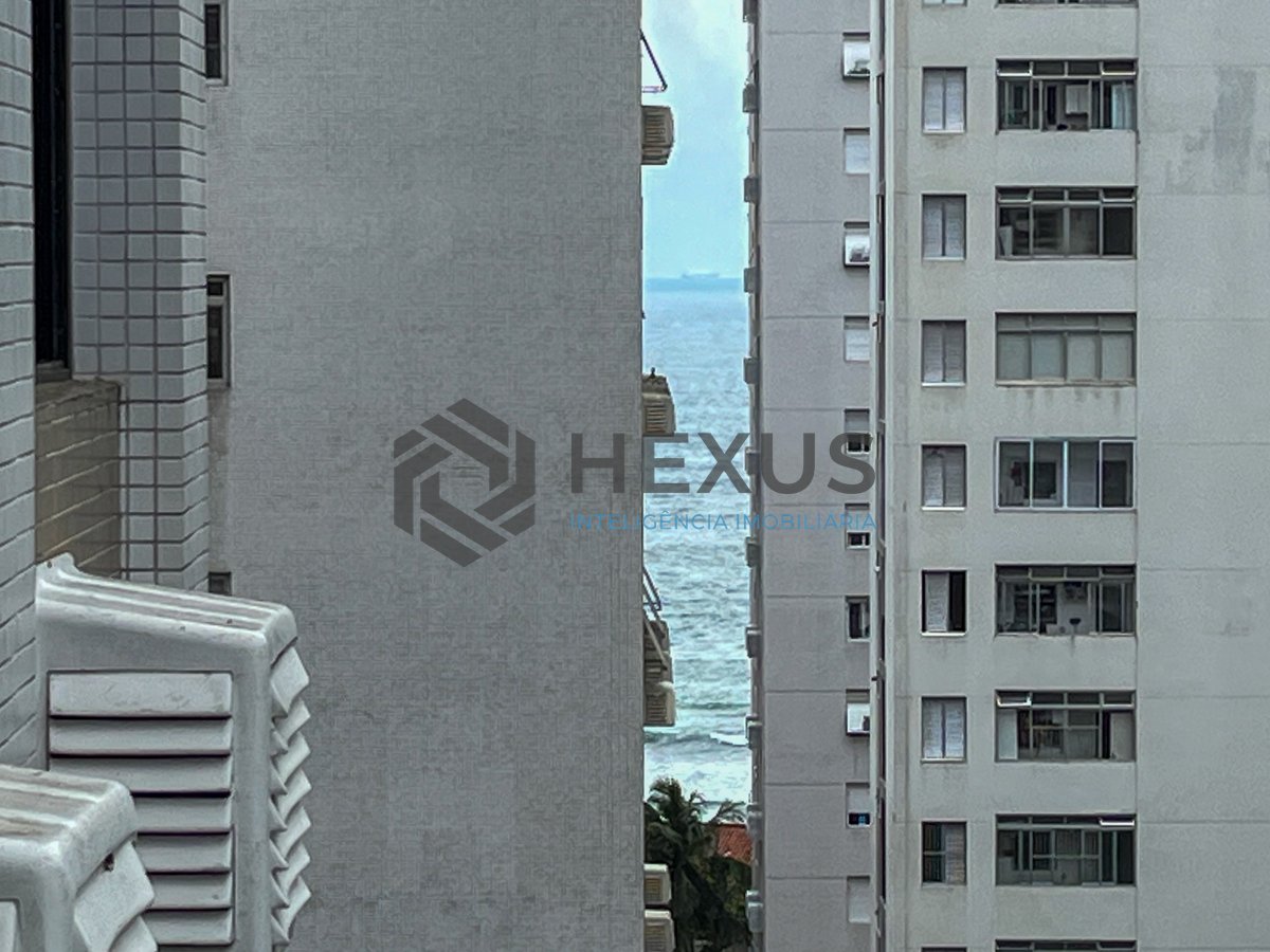 Foto 10 de Apartamento com varanda e lazer a uma quadra da Praia das Pitangueiras, Guaruja