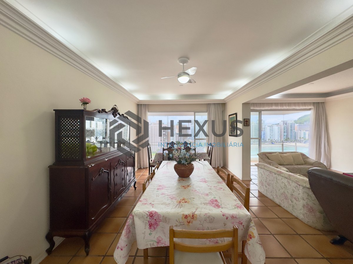 Foto 12 de Apartamento frente mar com varanda e lazer na Praia das Asturias, Guaruja