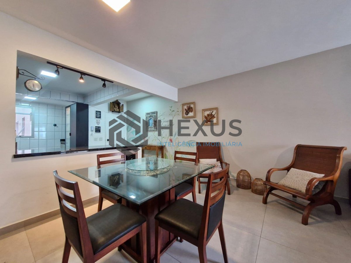Foto 11 de Apartamento reformado com varanda a 180m da Praia das Pitangueiras, Guaruja