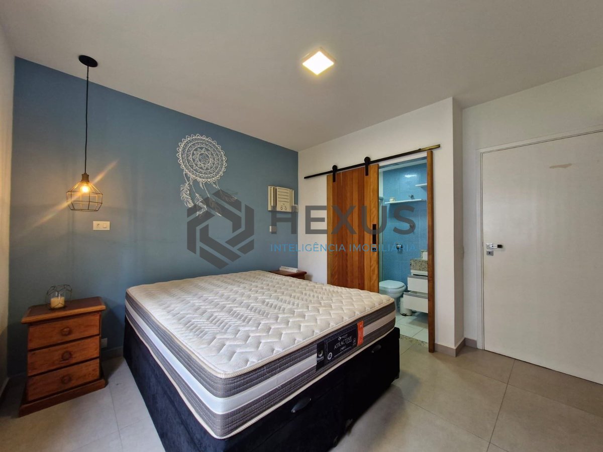 Foto 15 de Apartamento reformado com varanda a 180m da Praia das Pitangueiras, Guaruja