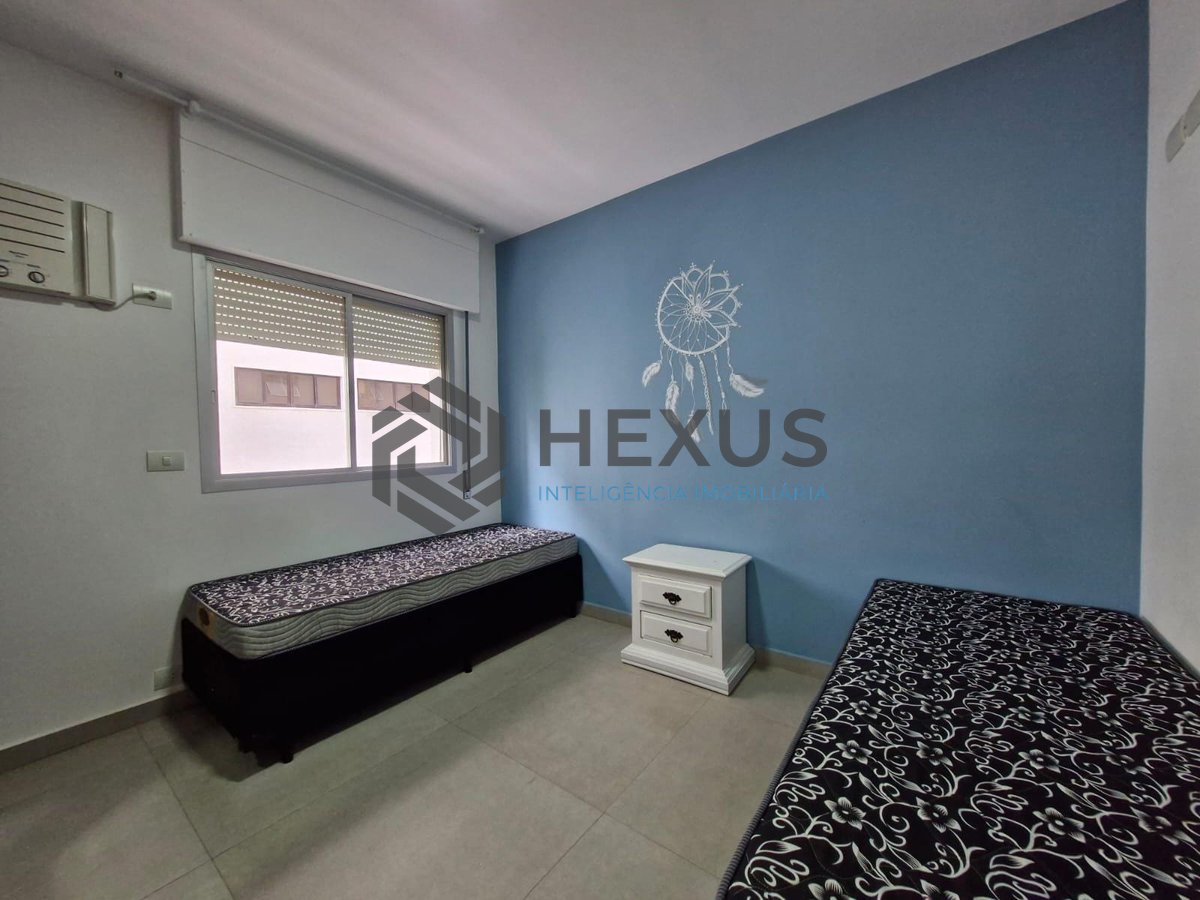 Foto 17 de Apartamento reformado com varanda a 180m da Praia das Pitangueiras, Guaruja