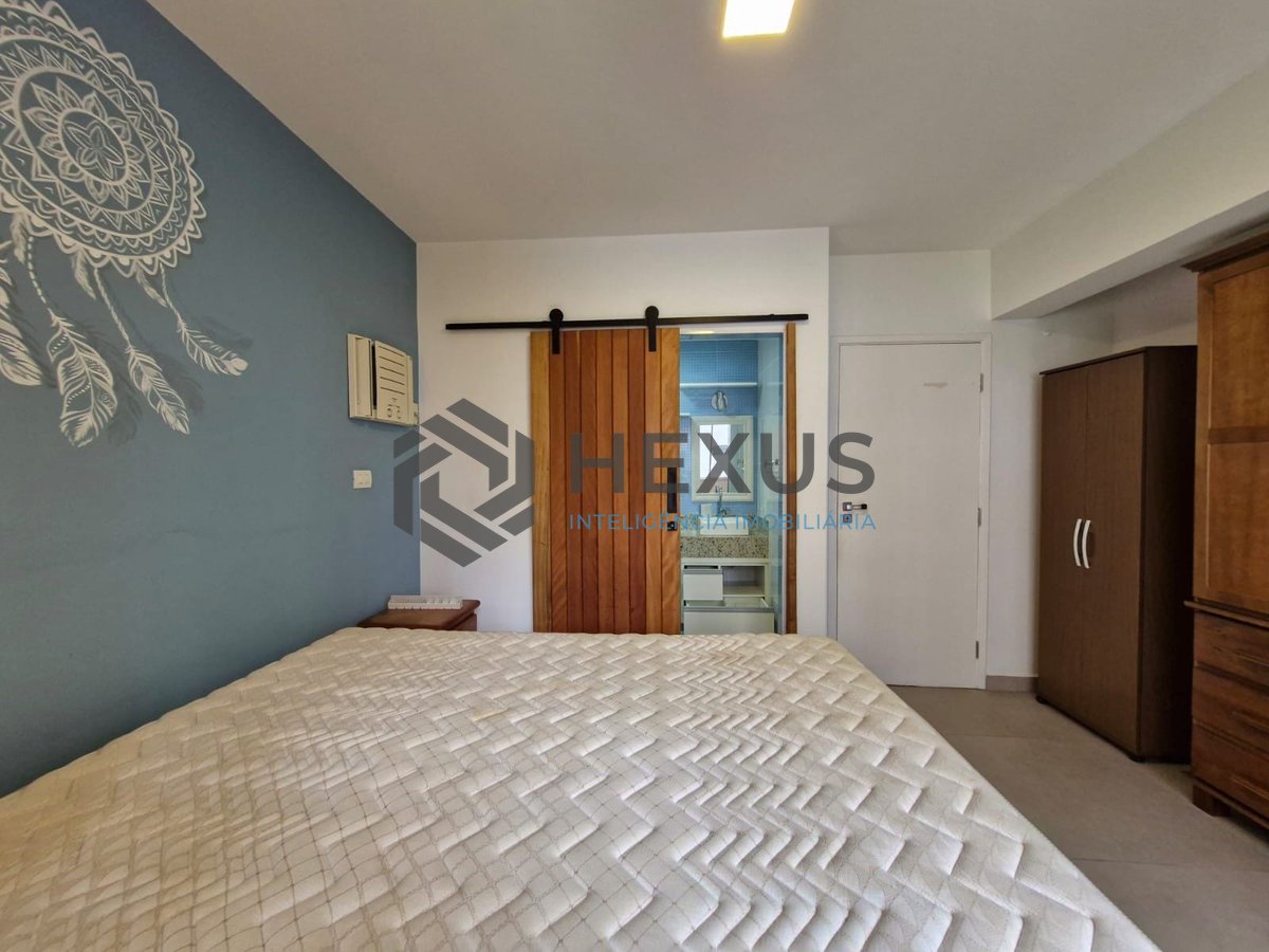 Foto 18 de Apartamento reformado com varanda a 180m da Praia das Pitangueiras, Guaruja