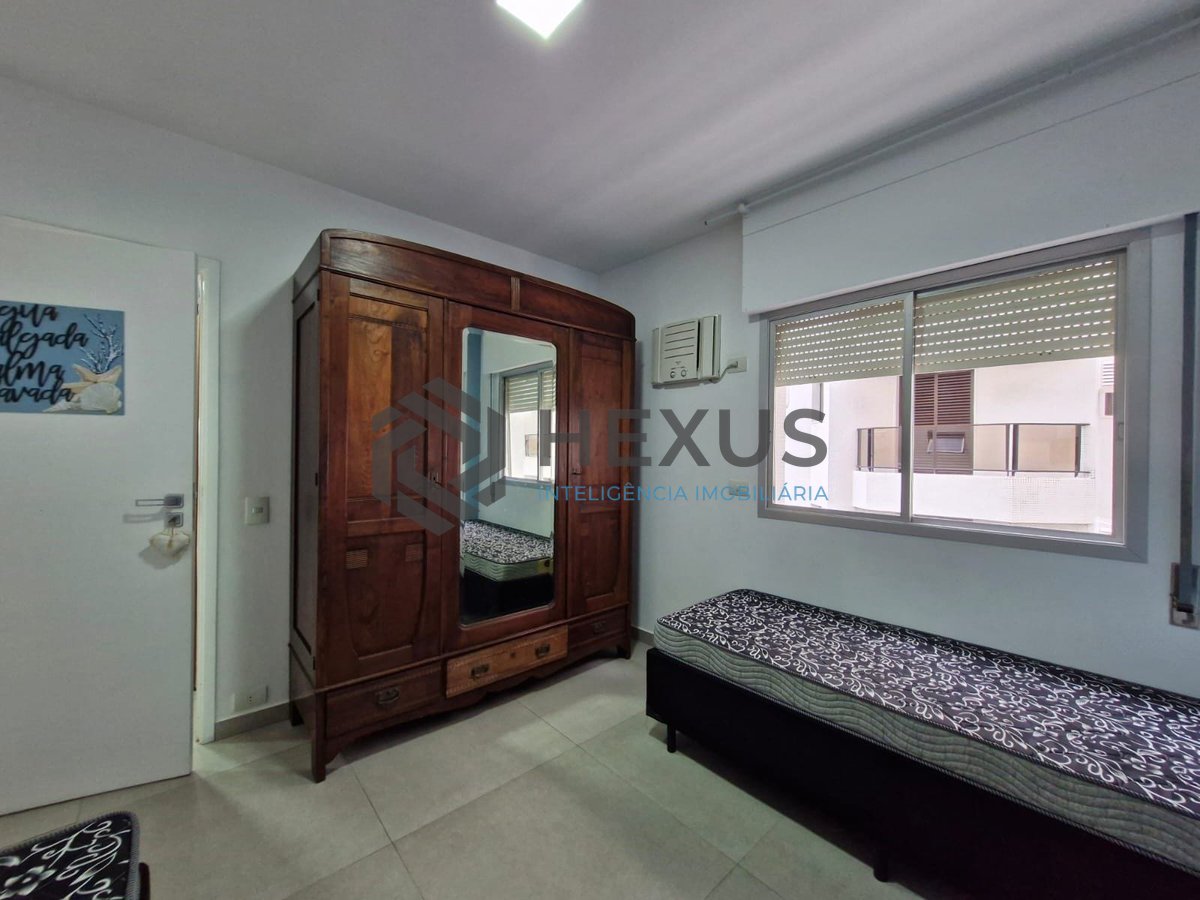 Foto 21 de Apartamento reformado com varanda a 180m da Praia das Pitangueiras, Guaruja