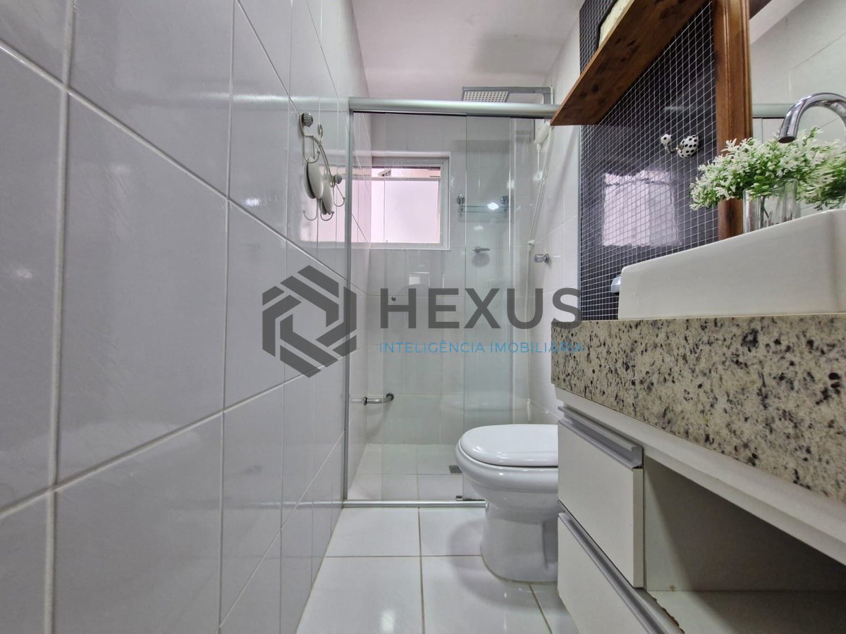 Foto 22 de Apartamento reformado com varanda a 180m da Praia das Pitangueiras, Guaruja
