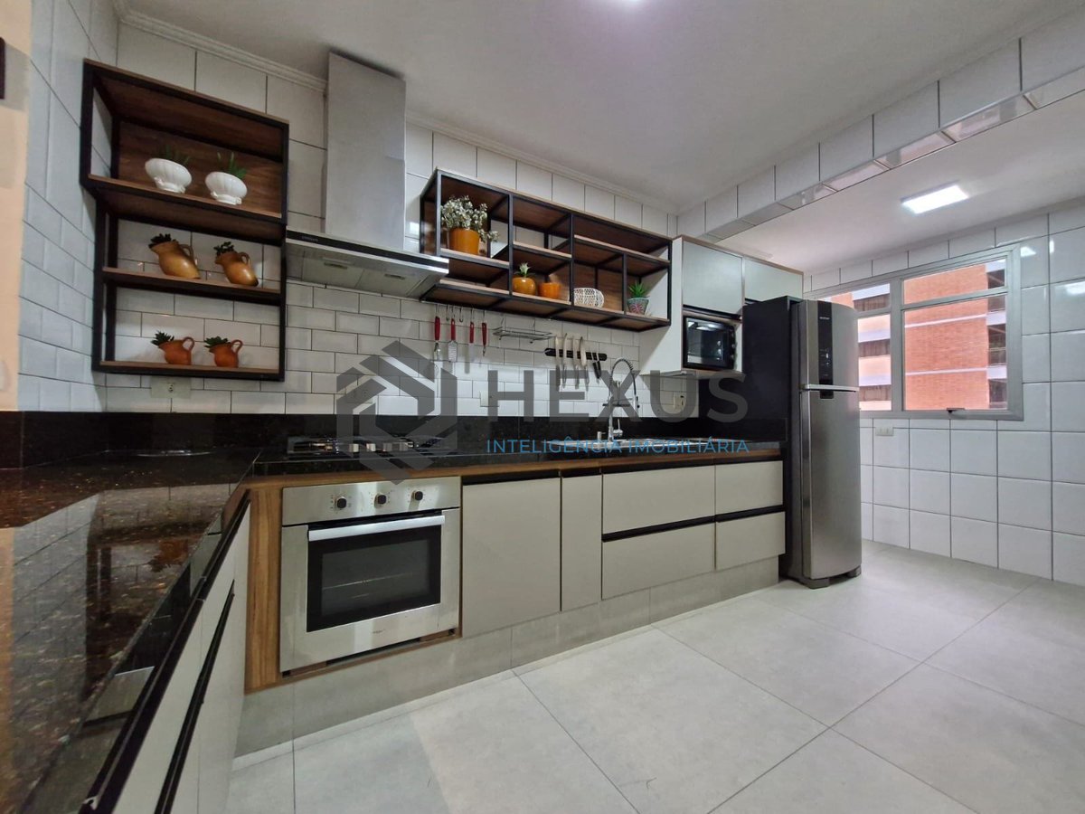 Foto 24 de Apartamento reformado com varanda a 180m da Praia das Pitangueiras, Guaruja