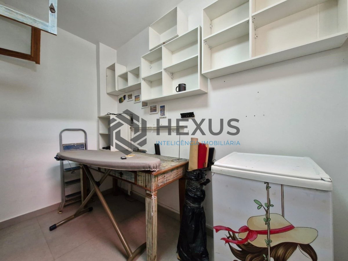Foto 31 de Apartamento reformado com varanda a 180m da Praia das Pitangueiras, Guaruja