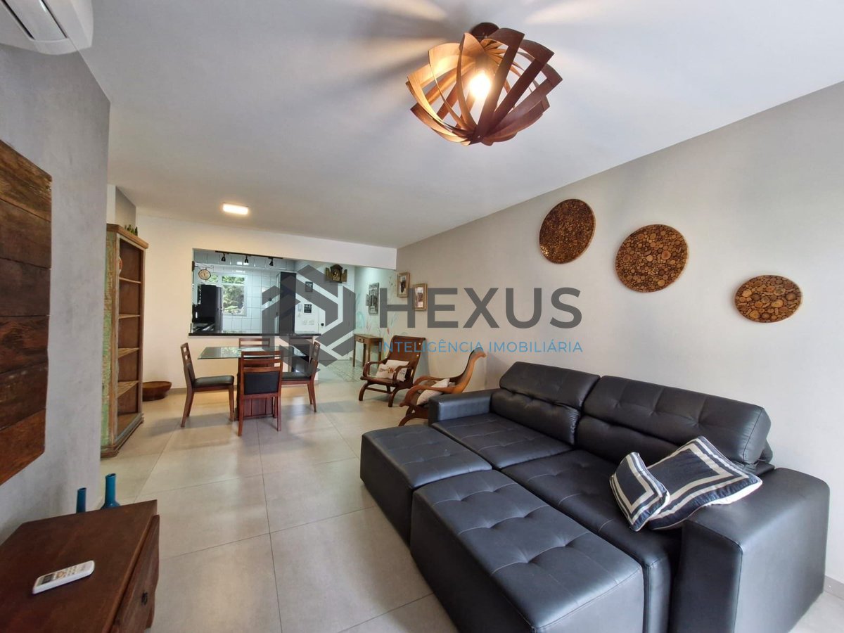 Foto 7 de Apartamento reformado com varanda a 180m da Praia das Pitangueiras, Guaruja