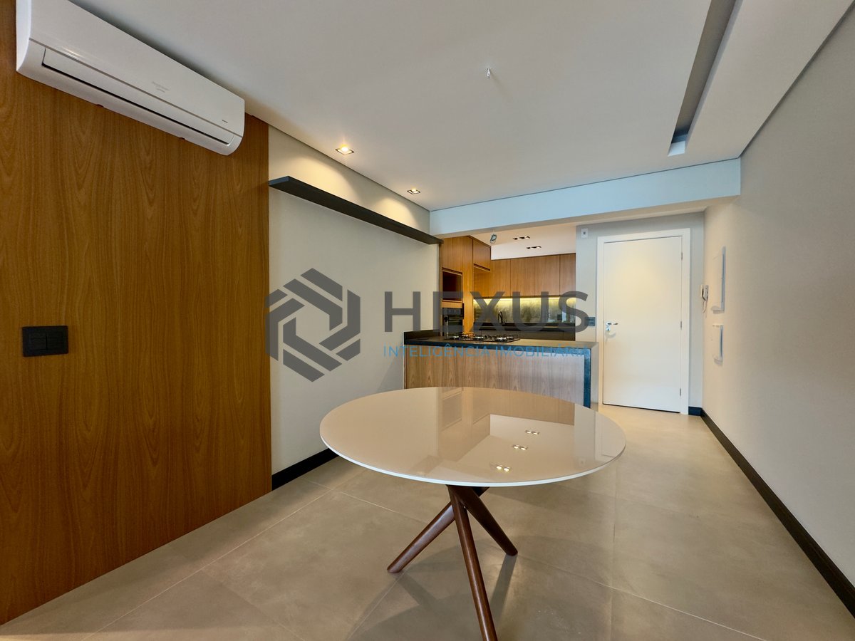 Foto 11 de Apartamento reformado frente mar com varanda gourmet e lazer em prédio novo na Praia das Asturias, Guaruja