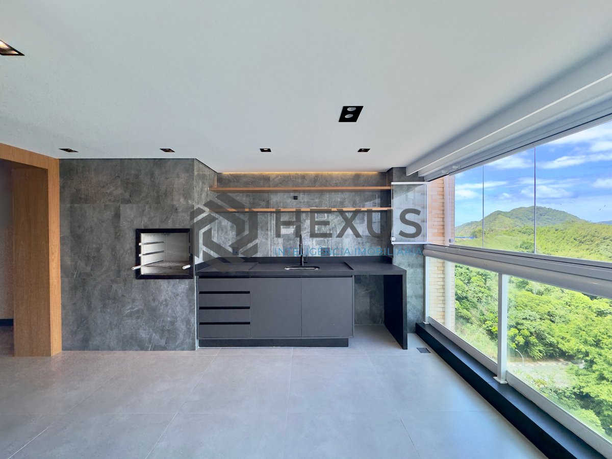 Foto 3 de Apartamento reformado frente mar com varanda gourmet e lazer em prédio novo na Praia das Asturias, Guaruja