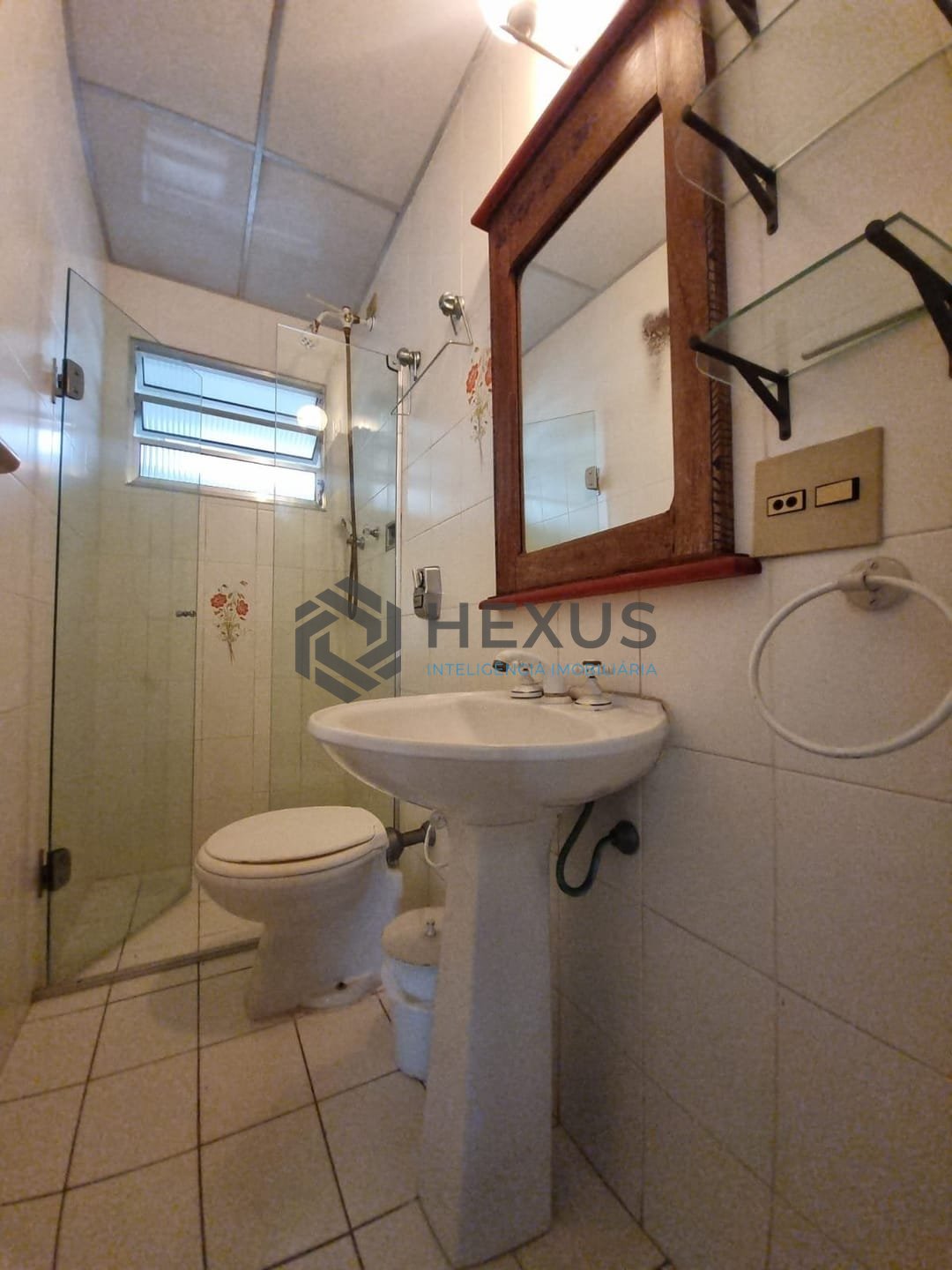 Foto 19 de Apartamento com varanda na beira mar da Praia das Pitangueiras, Guaruja
