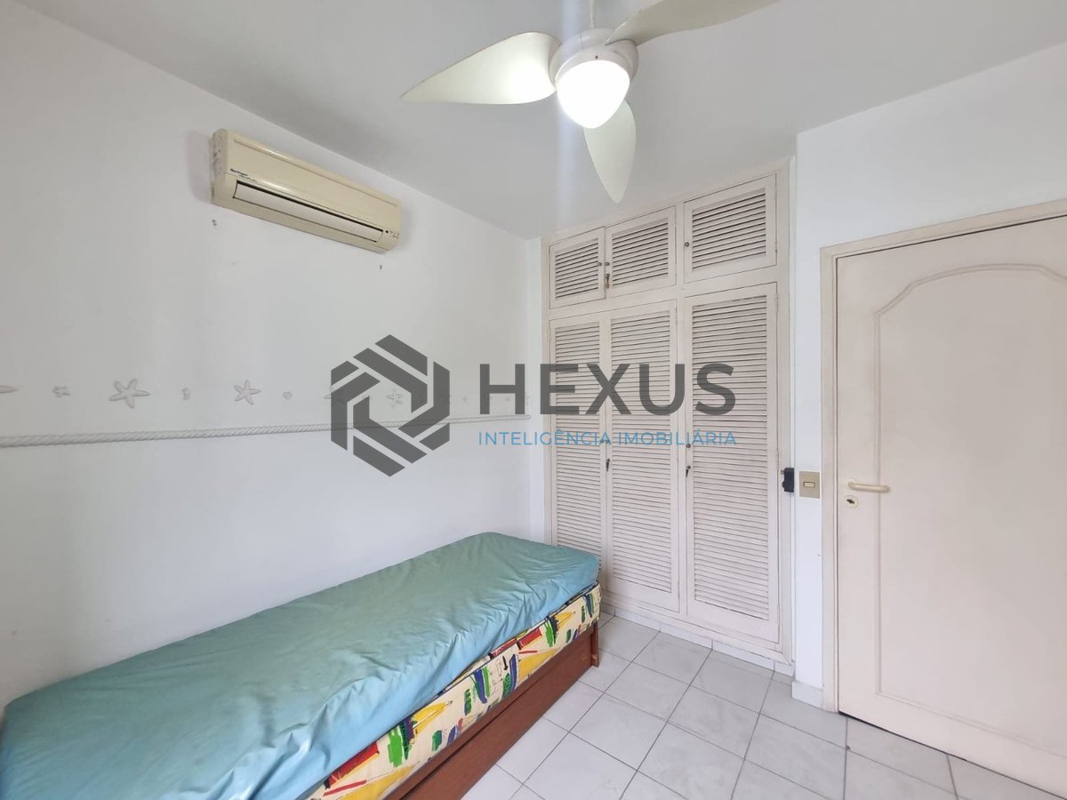 Foto 10 de Apartamento com varanda na beira mar da Praia das Pitangueiras, Guaruja