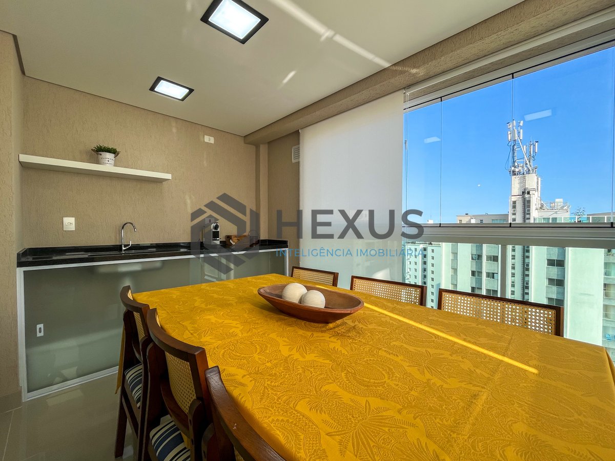 Foto 2 de Apartamento com varanda gourmet e lazer em prédio novo na Praia das Pitangueiras, Guaruja