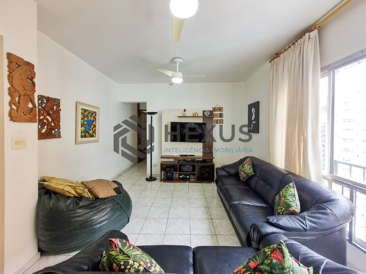 Foto 3 de Apartamento com varanda e lazer a 180m da Praia das Pitangueiras, Guaruja