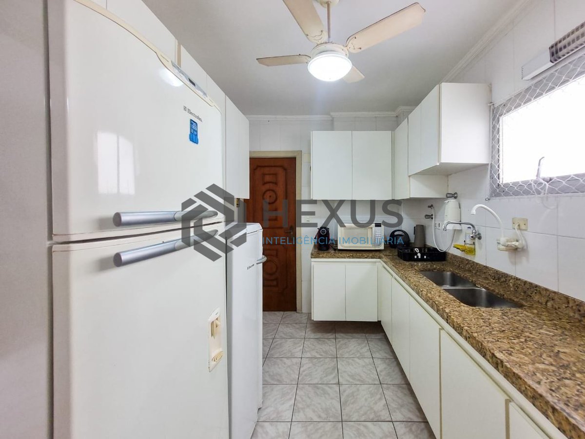 Foto 21 de Apartamento com varanda e lazer a 180m da Praia das Pitangueiras, Guaruja