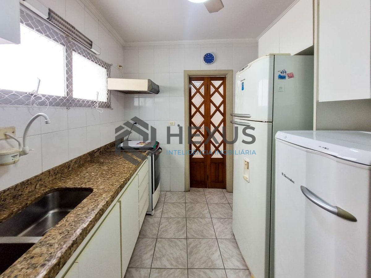 Foto 22 de Apartamento com varanda e lazer a 180m da Praia das Pitangueiras, Guaruja