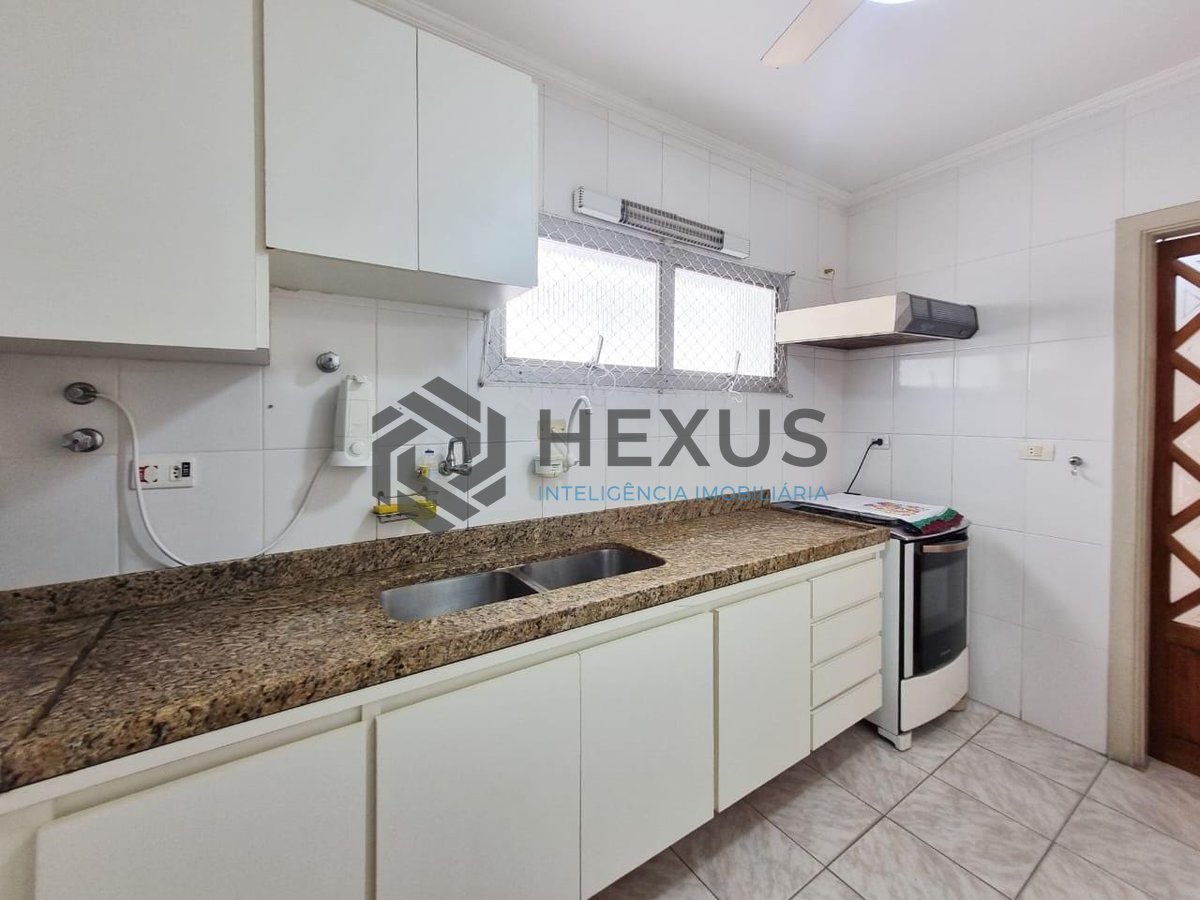 Foto 24 de Apartamento com varanda e lazer a 180m da Praia das Pitangueiras, Guaruja