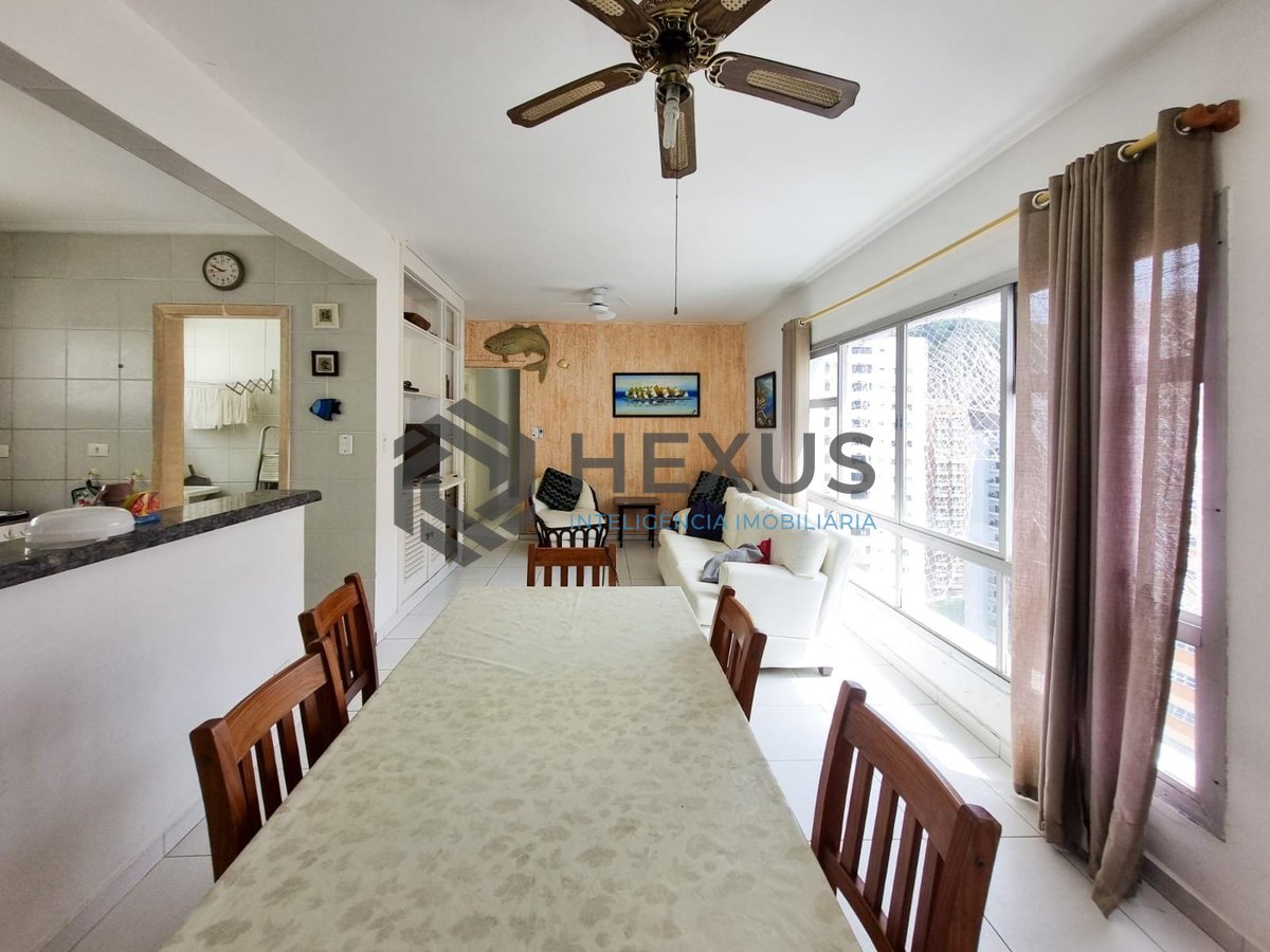 Foto 3 de Apartamento com varanda e lazer a duas quadras da Praia das Pitangueiras, Guaruja
