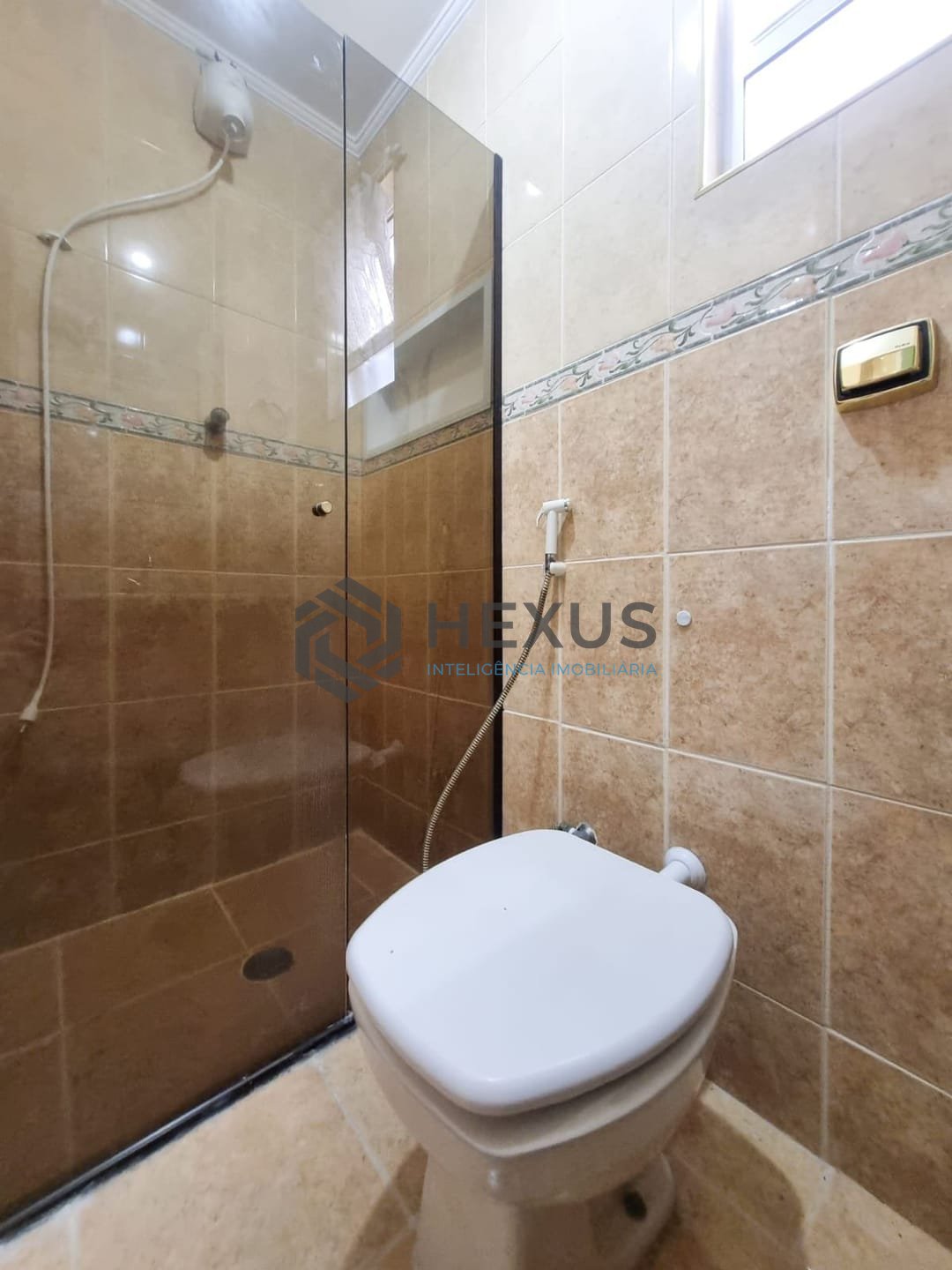 Foto 11 de Apartamento reformado com varanda na Praia das Asturias, Guaruja