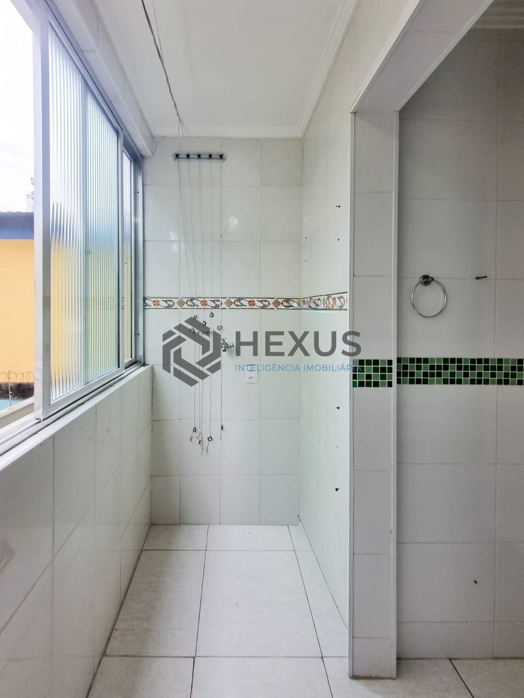 Foto 25 de Apartamento reformado com varanda na Praia das Asturias, Guaruja