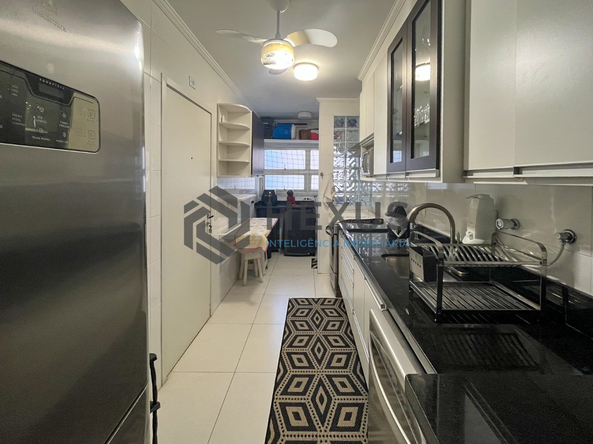 Foto 22 de Apartamento com varanda vista mar e lazer na beira mar da Praia das Pitangueiras, Guaruja