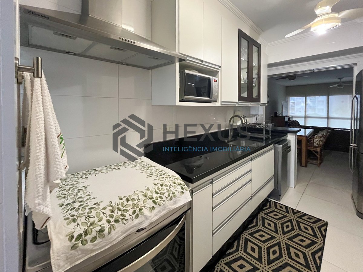 Foto 23 de Apartamento com varanda vista mar e lazer na beira mar da Praia das Pitangueiras, Guaruja