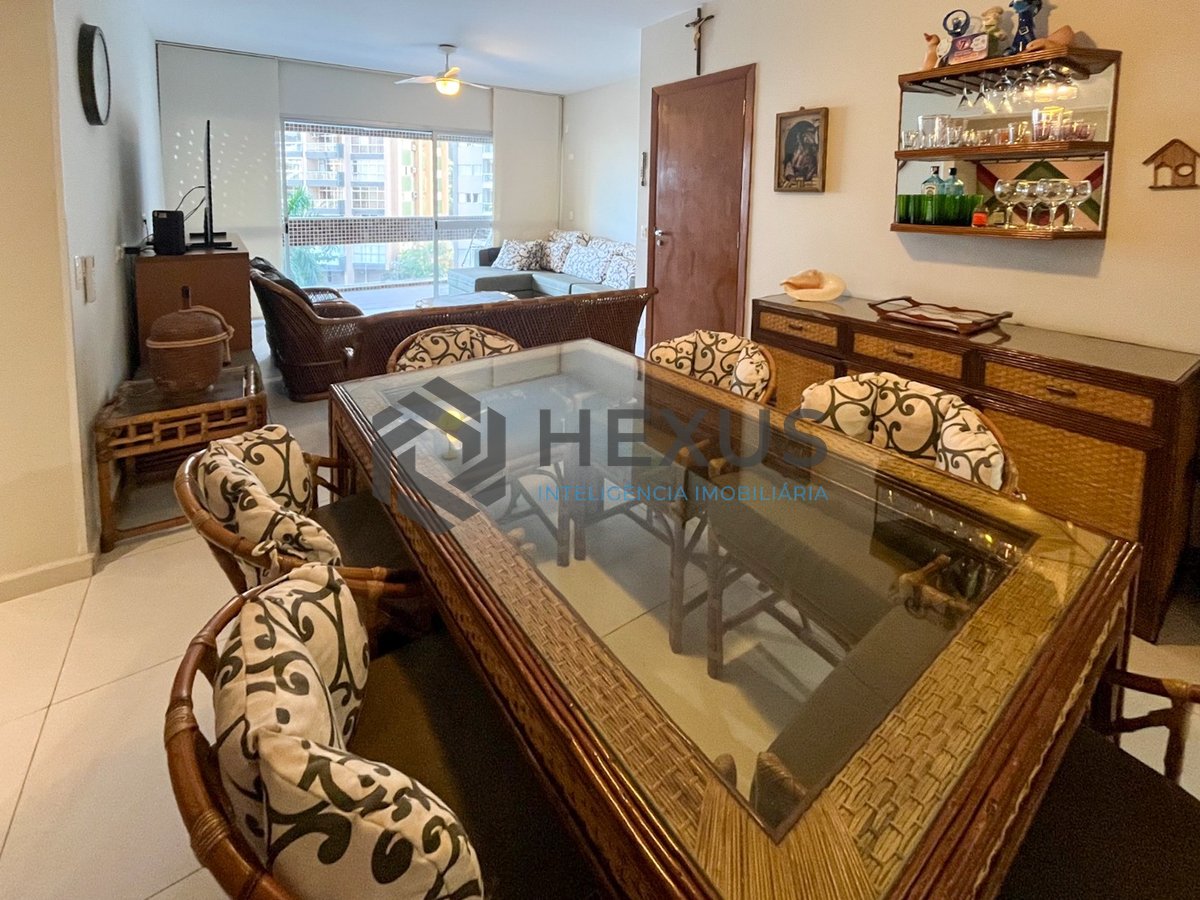 Foto 5 de Apartamento com varanda vista mar e lazer na beira mar da Praia das Pitangueiras, Guaruja