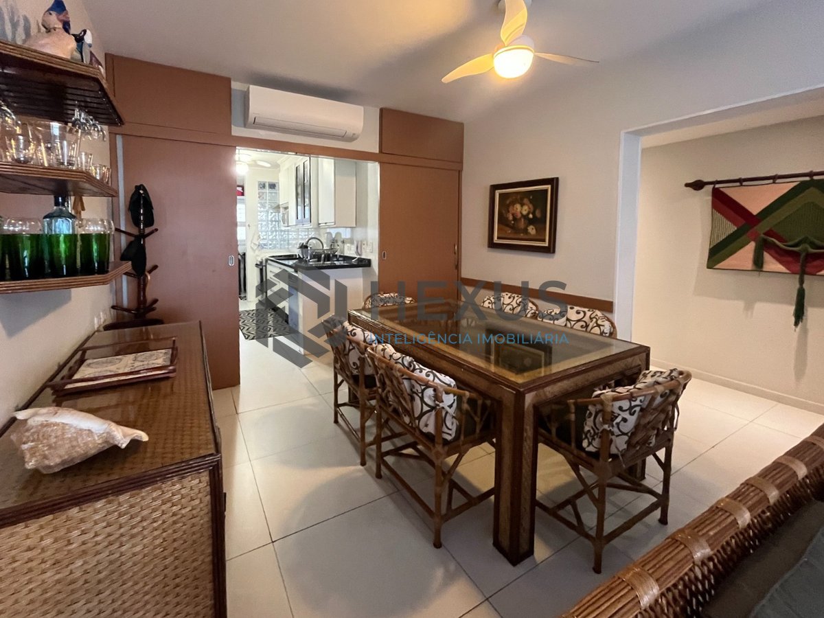 Foto 7 de Apartamento com varanda vista mar e lazer na beira mar da Praia das Pitangueiras, Guaruja