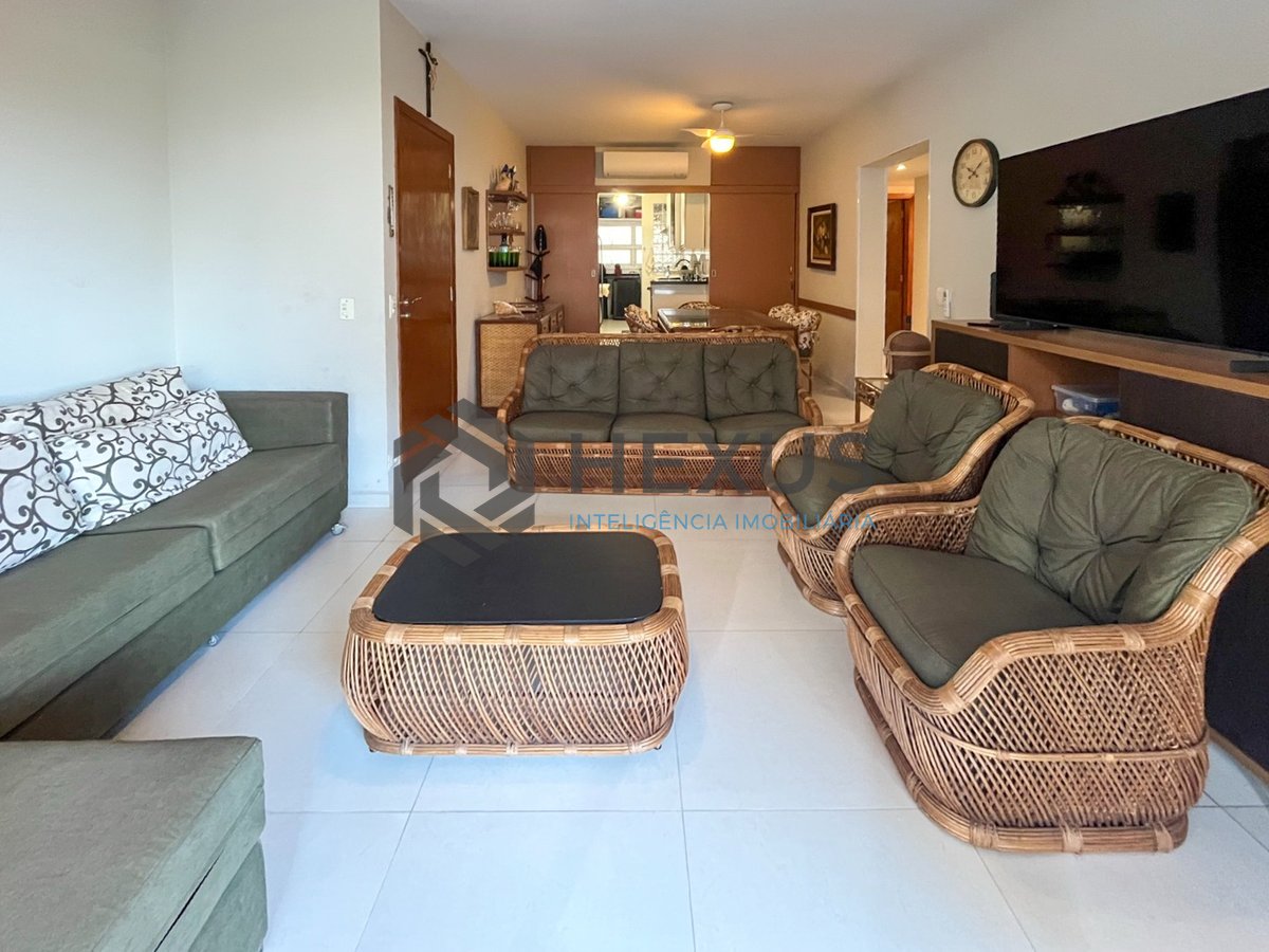 Foto 8 de Apartamento com varanda vista mar e lazer na beira mar da Praia das Pitangueiras, Guaruja