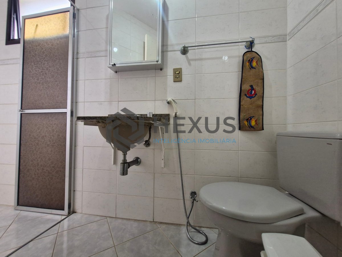 Foto 12 de Apartamento com varanda e lazer na Praia das Pitangueiras, Guaruja