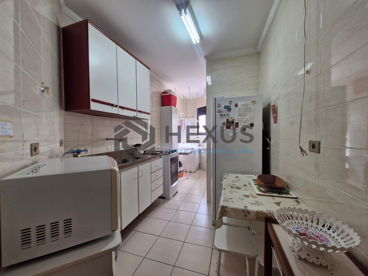 Foto 14 de Apartamento com varanda e lazer na Praia das Pitangueiras, Guaruja