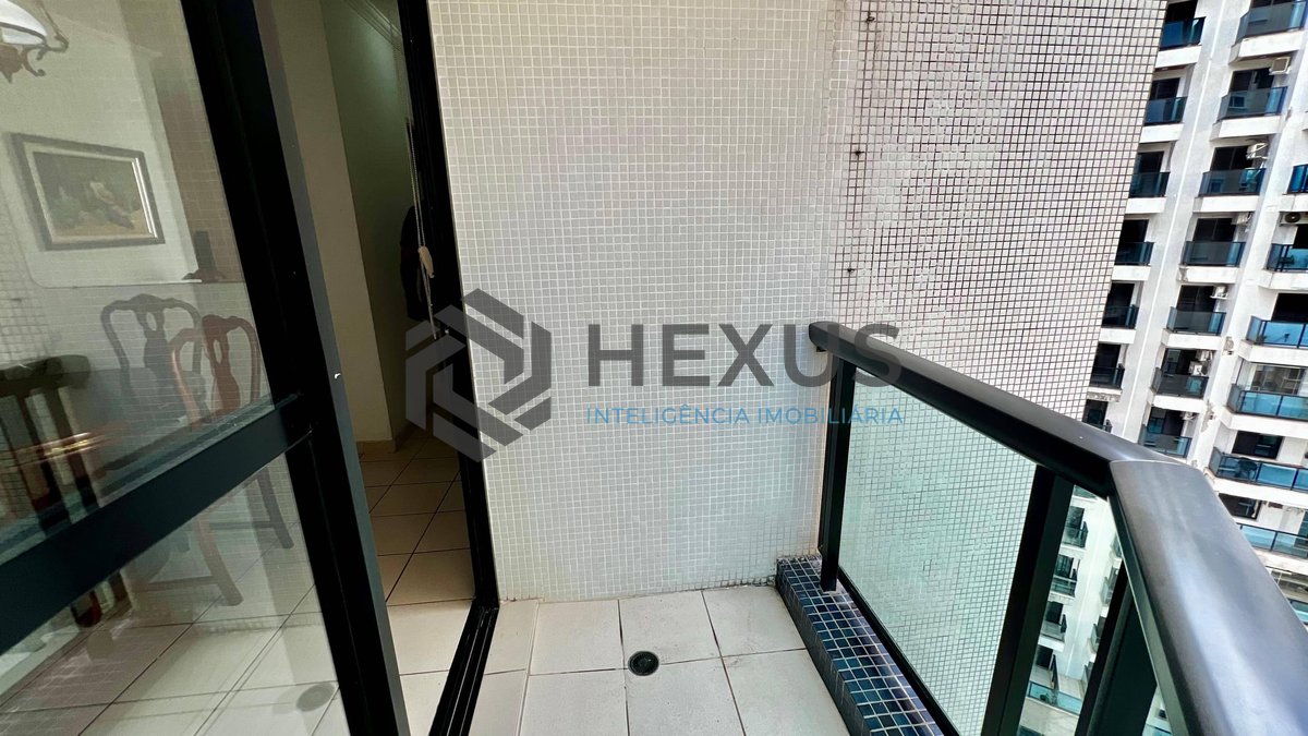 Foto 7 de Apartamento com varanda e lazer a duas quadras da Praia das Pitangueiras, Guaruja