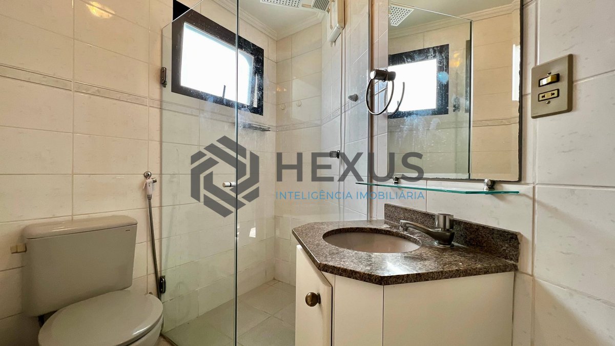 Foto 9 de Apartamento com varanda e lazer a duas quadras da Praia das Pitangueiras, Guaruja