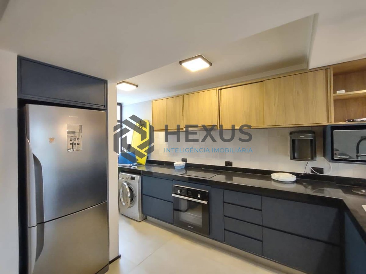 Foto 18 de Apartamento duplex reformado com varanda e lazer na Praia da Enseada, Guaruja