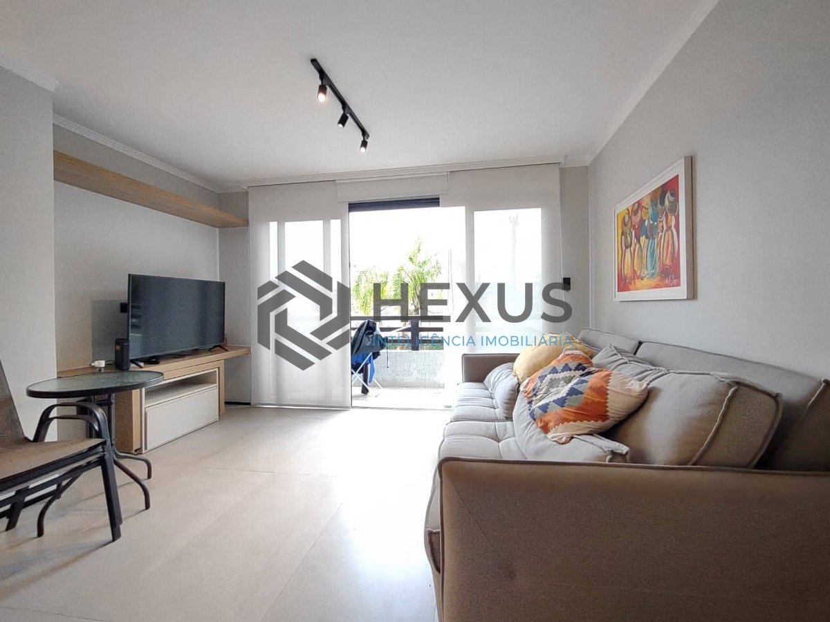 Foto 3 de Apartamento duplex reformado com varanda e lazer na Praia da Enseada, Guaruja