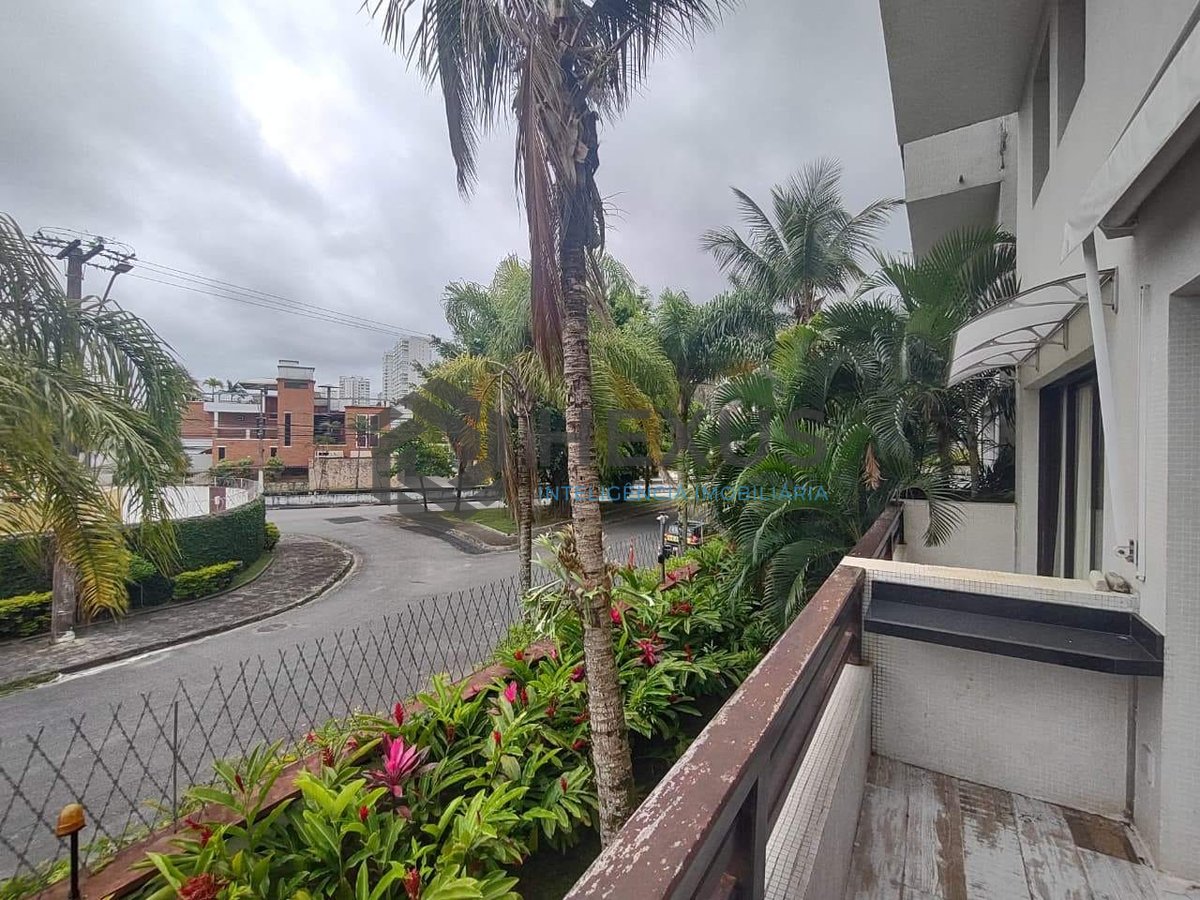Foto 9 de Apartamento duplex reformado com varanda e lazer na Praia da Enseada, Guaruja