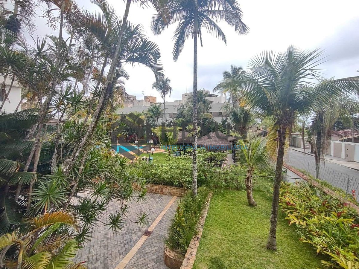 Foto 10 de Apartamento duplex reformado com varanda e lazer na Praia da Enseada, Guaruja