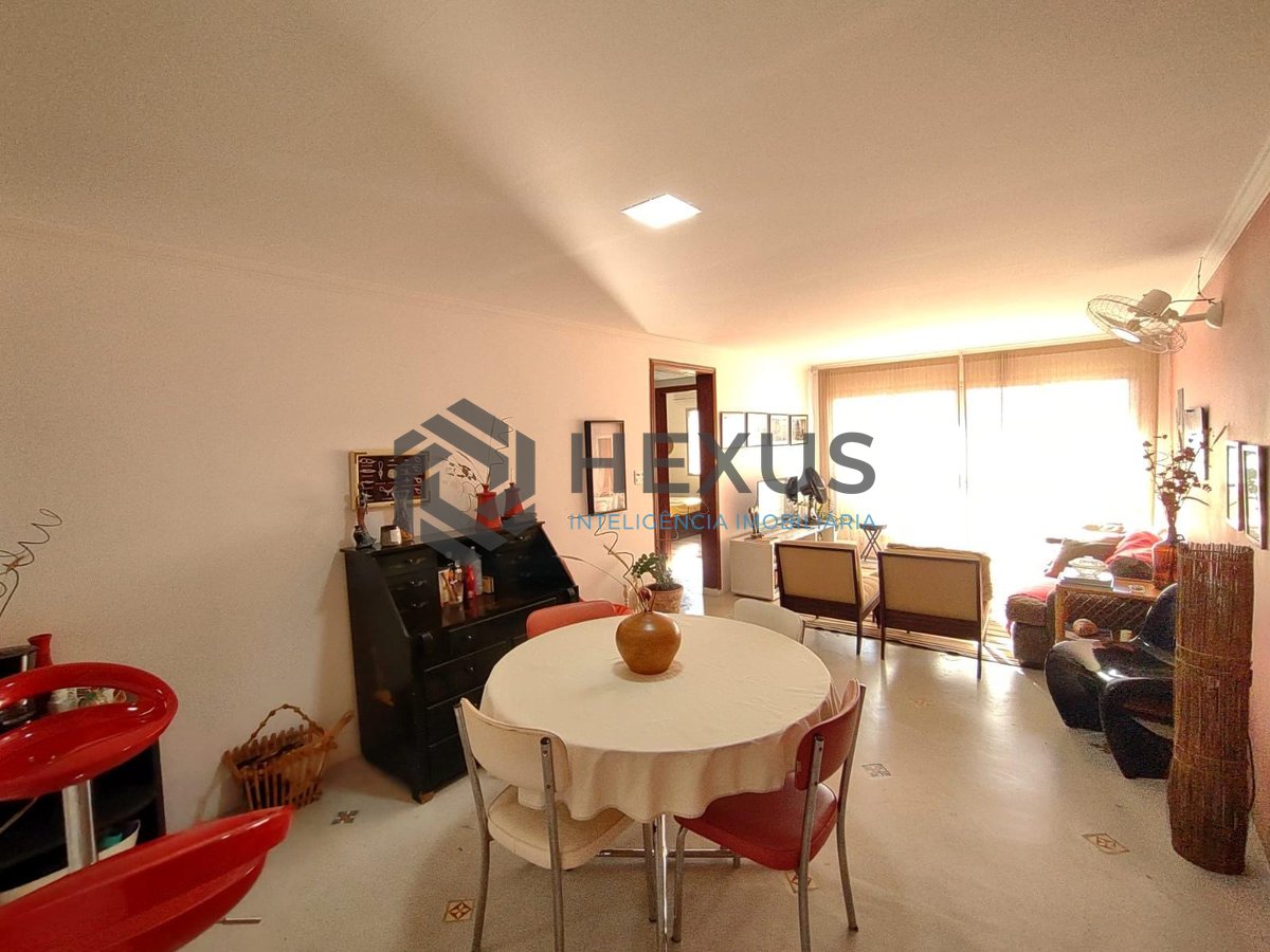 Foto 2 de Apartamento com varanda e lazer na Praia da Enseada, Guaruja