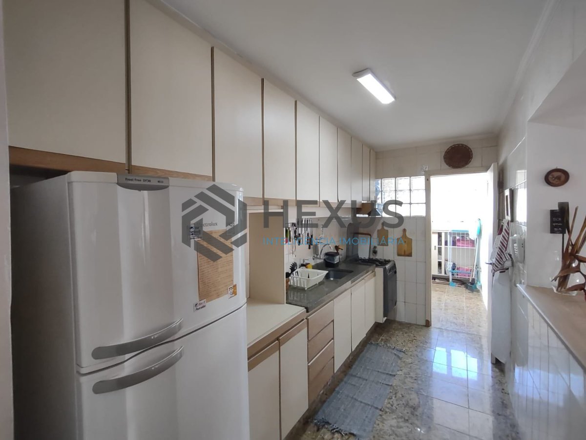 Foto 18 de Apartamento com varanda e lazer na Praia da Enseada, Guaruja