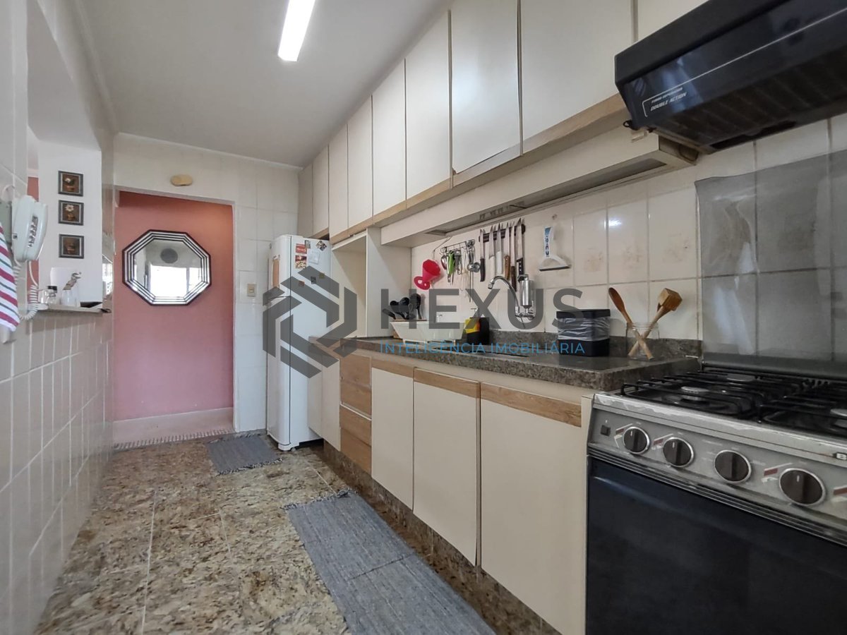 Foto 20 de Apartamento com varanda e lazer na Praia da Enseada, Guaruja
