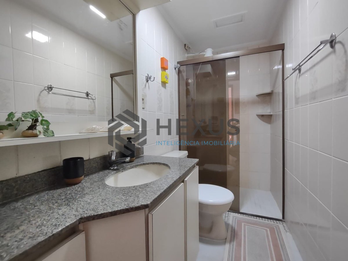 Foto 10 de Apartamento com varanda e lazer na Praia da Enseada, Guaruja